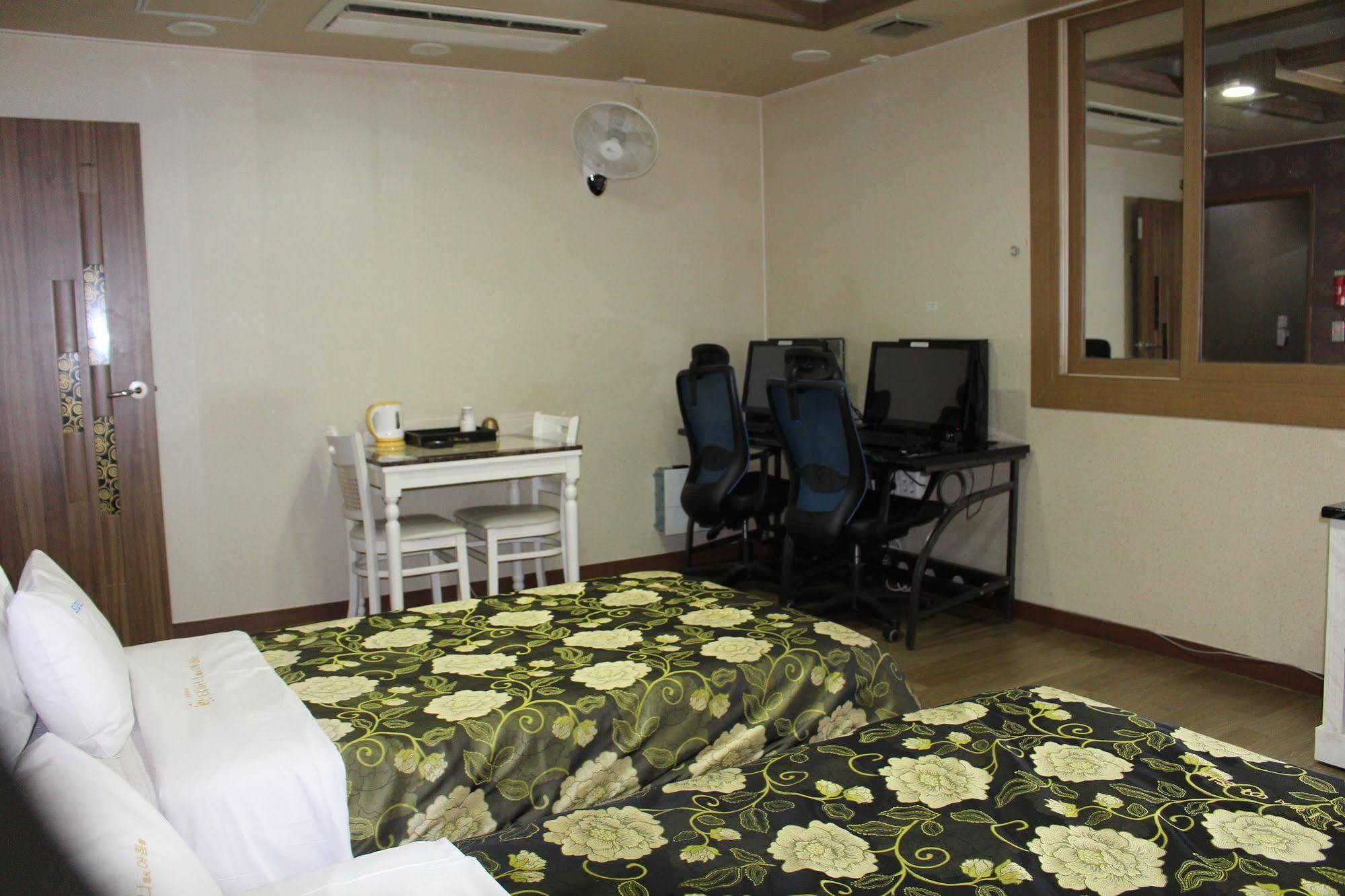 Tiffany Motel Mokpo Exteriör bild